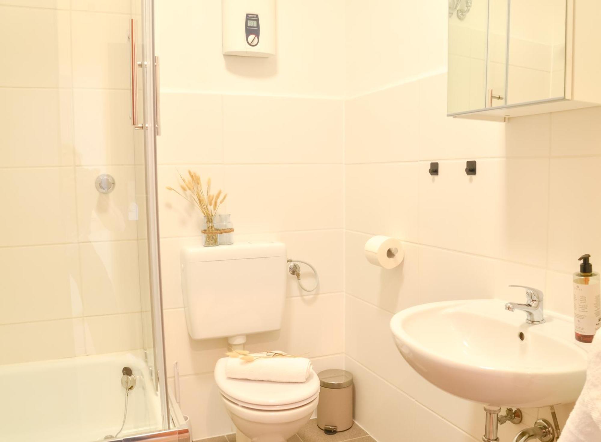 Milpau Buer 2 - Modernes Apartment Mit Queensize-Bett, Netflix, Nespresso, Waschmaschine & Smart Tv Gelsenkirchen Bagian luar foto